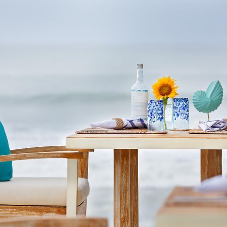 The Seminyak Beach Resort & Spa Exterior foto Beachfront dining at the resort