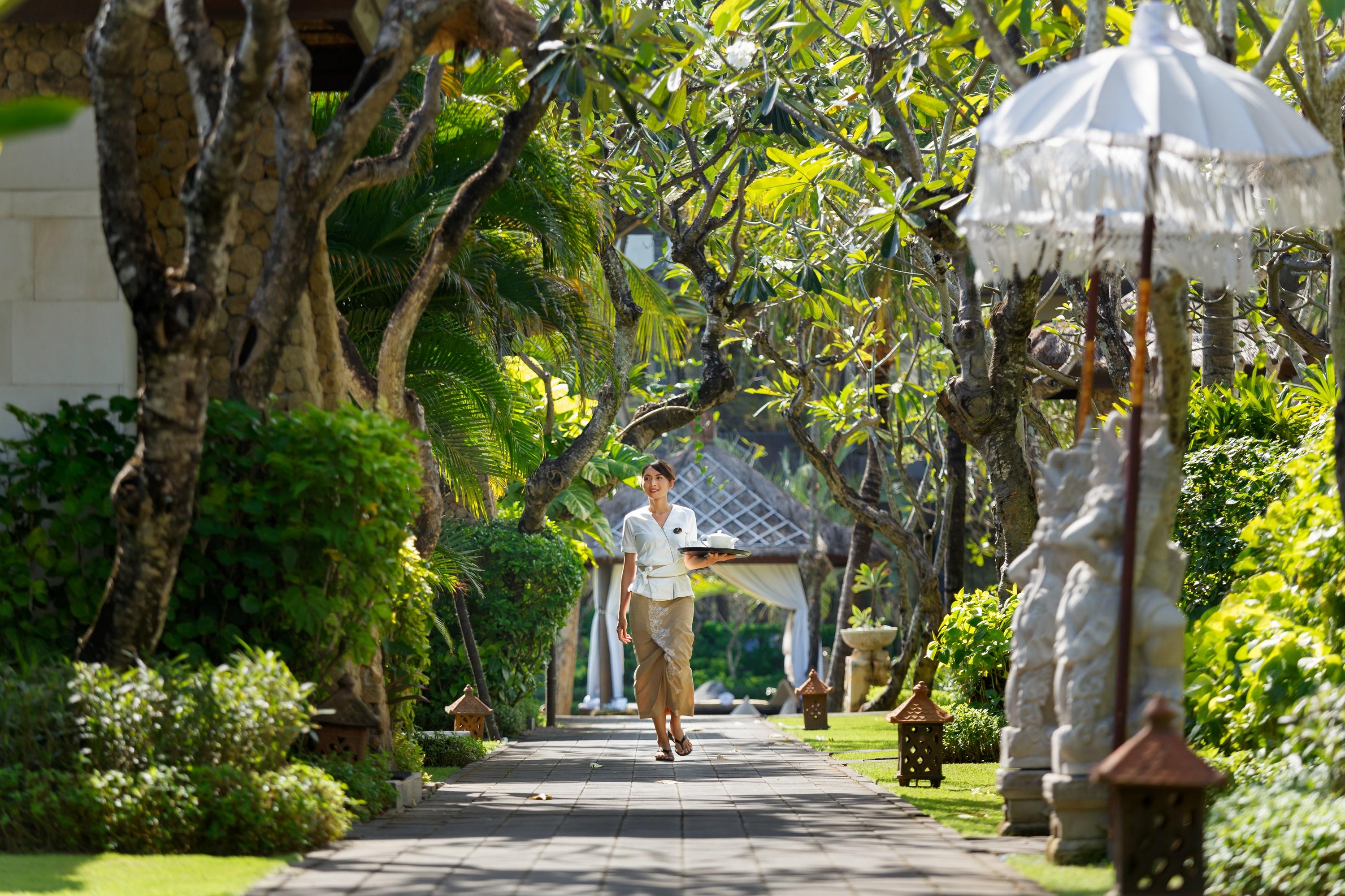 The Seminyak Beach Resort & Spa Exterior foto The path to the lobby