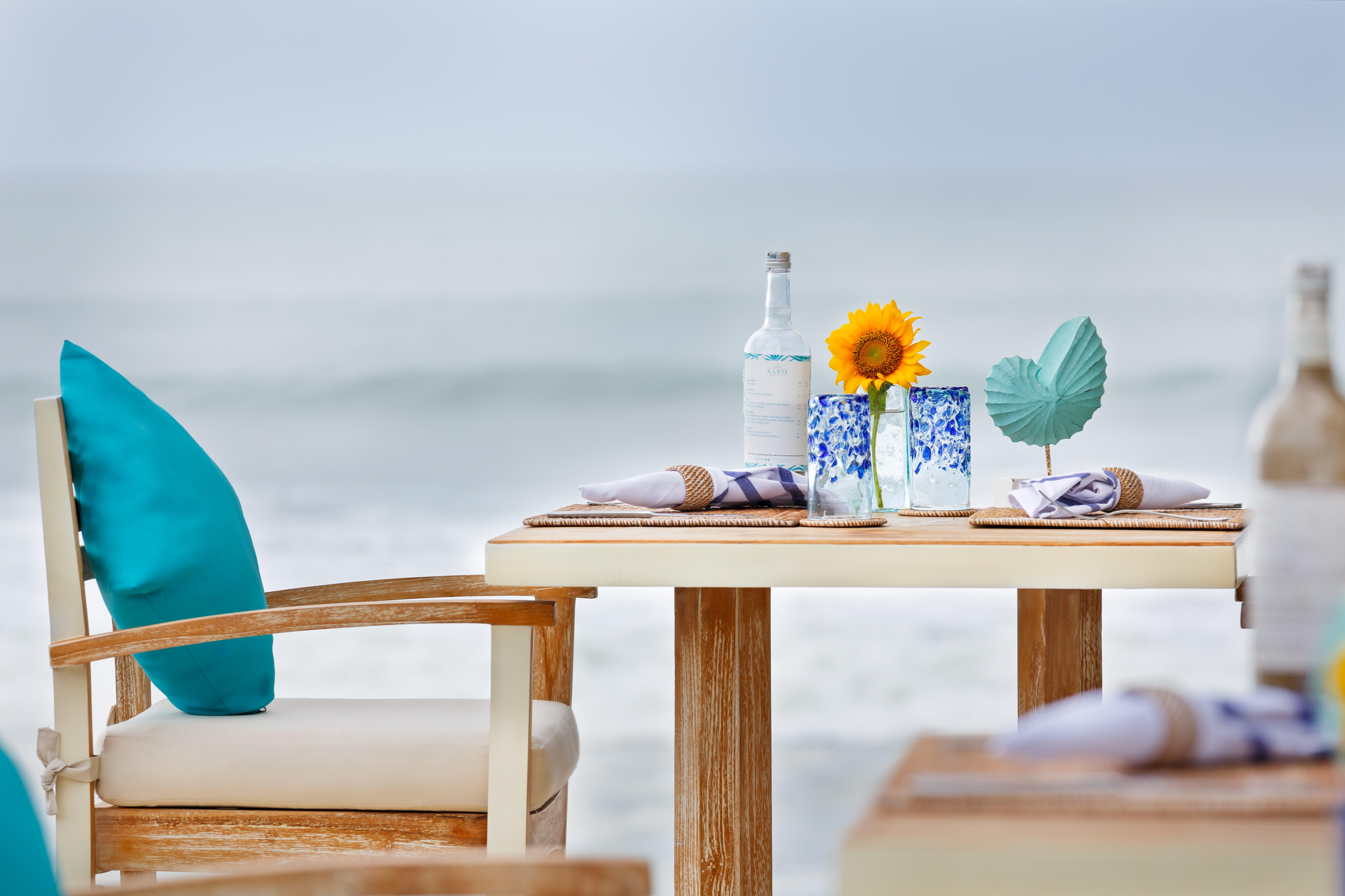 The Seminyak Beach Resort & Spa Exterior foto Beachfront dining at the resort