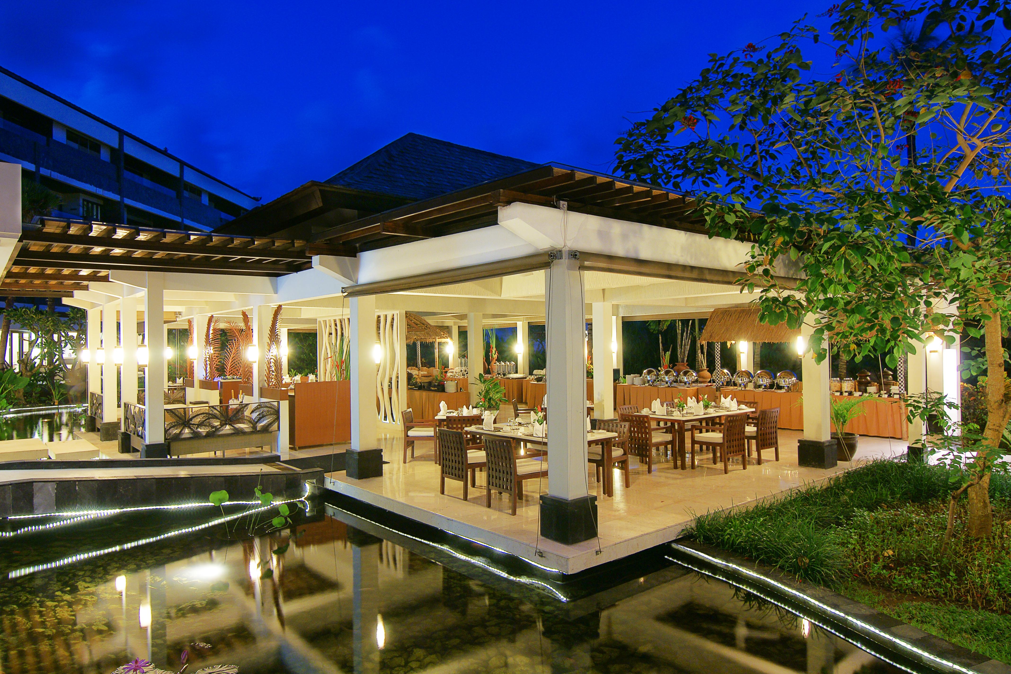 The Seminyak Beach Resort & Spa Exterior foto The restaurant at the hotel