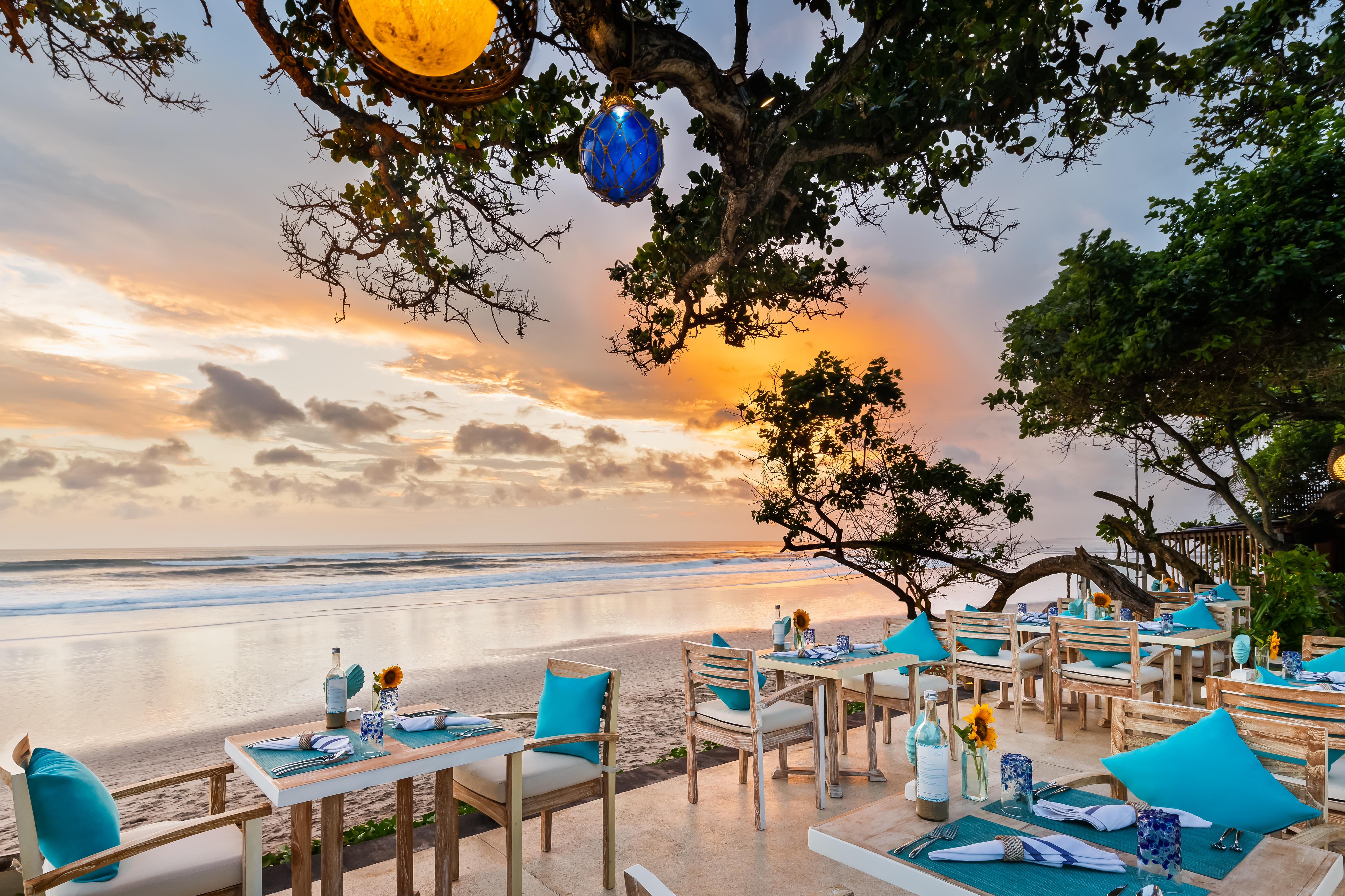 The Seminyak Beach Resort & Spa Exterior foto Sunset at the beach