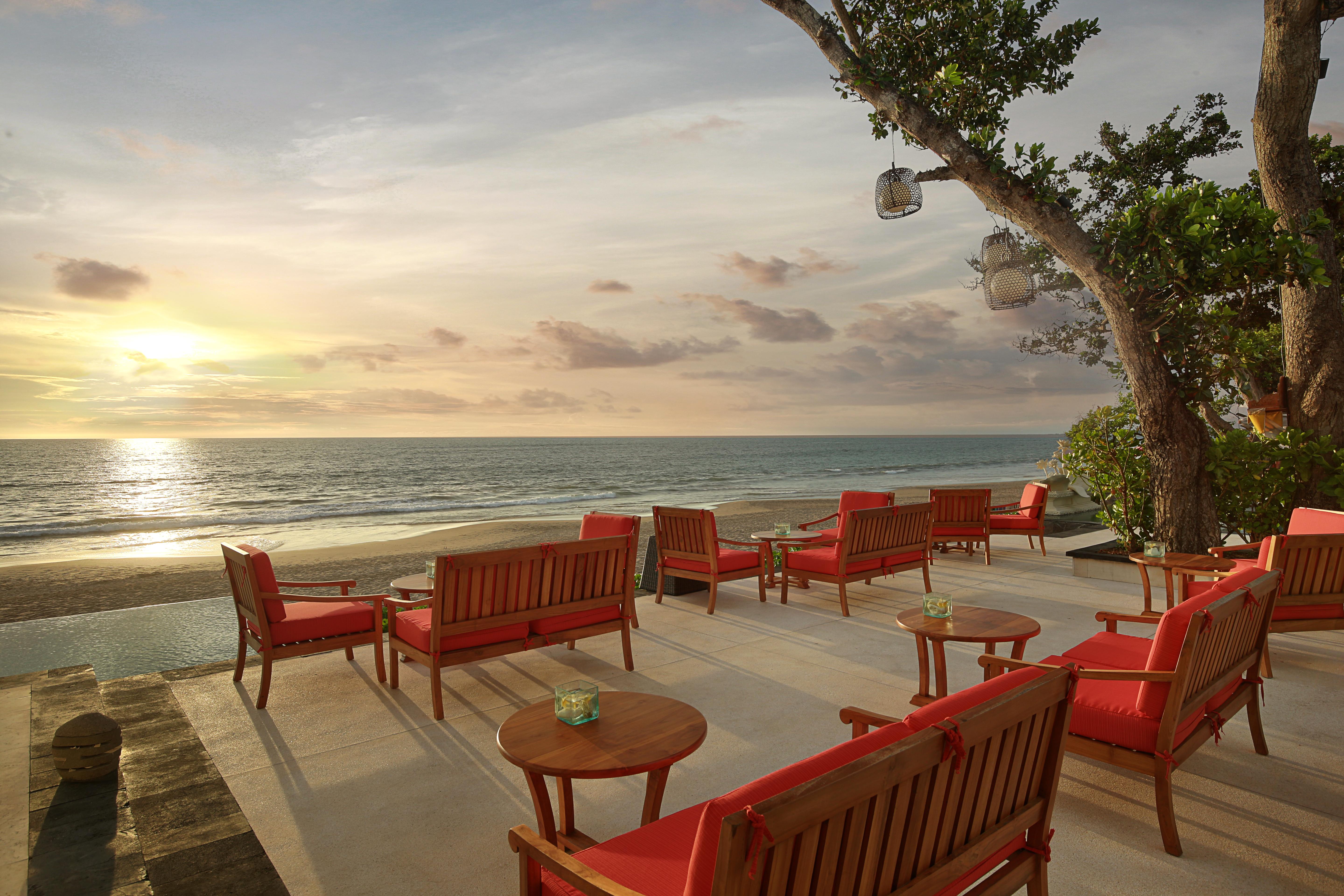 The Seminyak Beach Resort & Spa Exterior foto Sunset at the beach