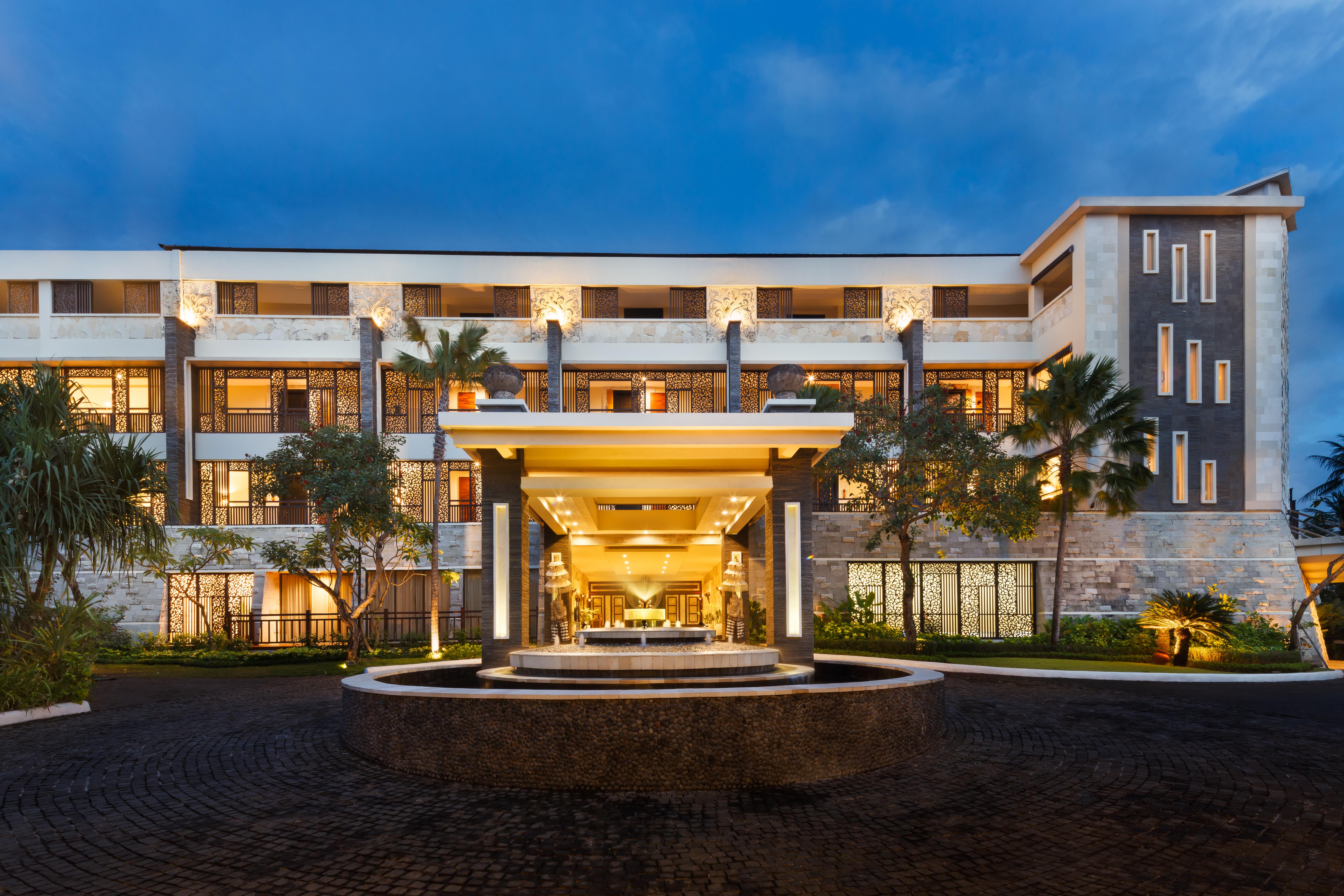 The Seminyak Beach Resort & Spa Exterior foto The hotel's main entrance