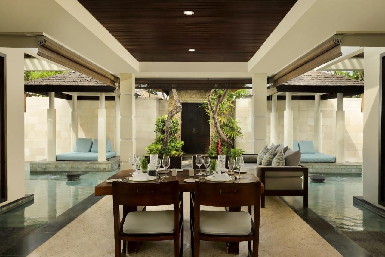 The Seminyak Beach Resort & Spa Exterior foto A villa at the resort