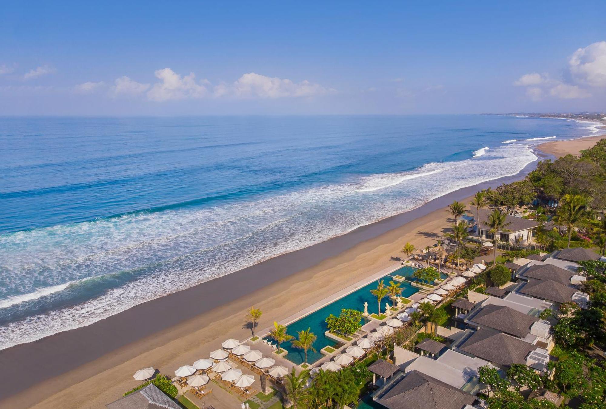 The Seminyak Beach Resort & Spa Exterior foto Aerial view of the beach