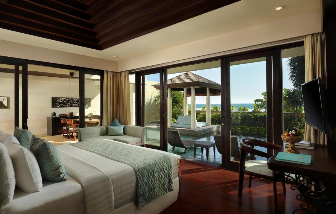 The Seminyak Beach Resort & Spa Exterior foto A bedroom at the resort