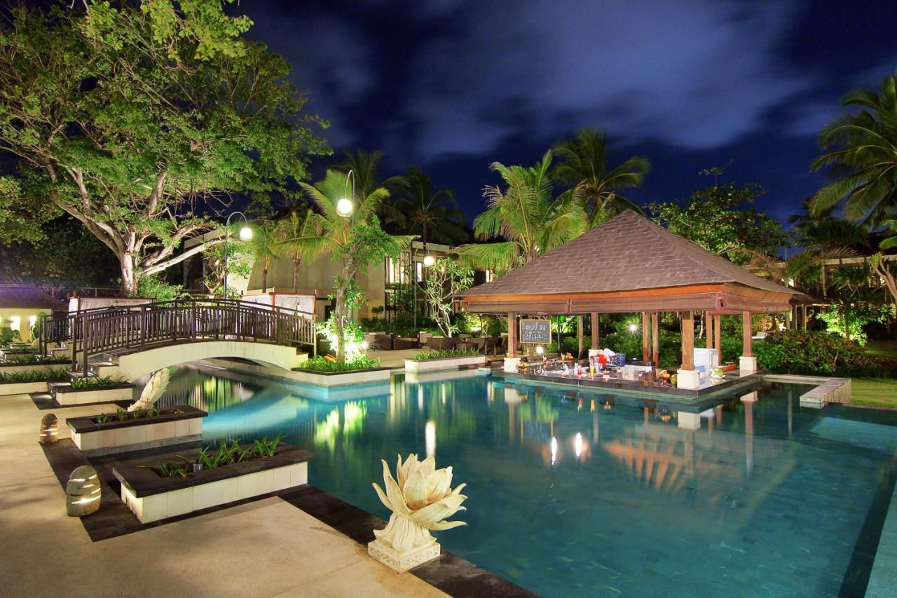 The Seminyak Beach Resort & Spa Exterior foto The swimming pool at the resort