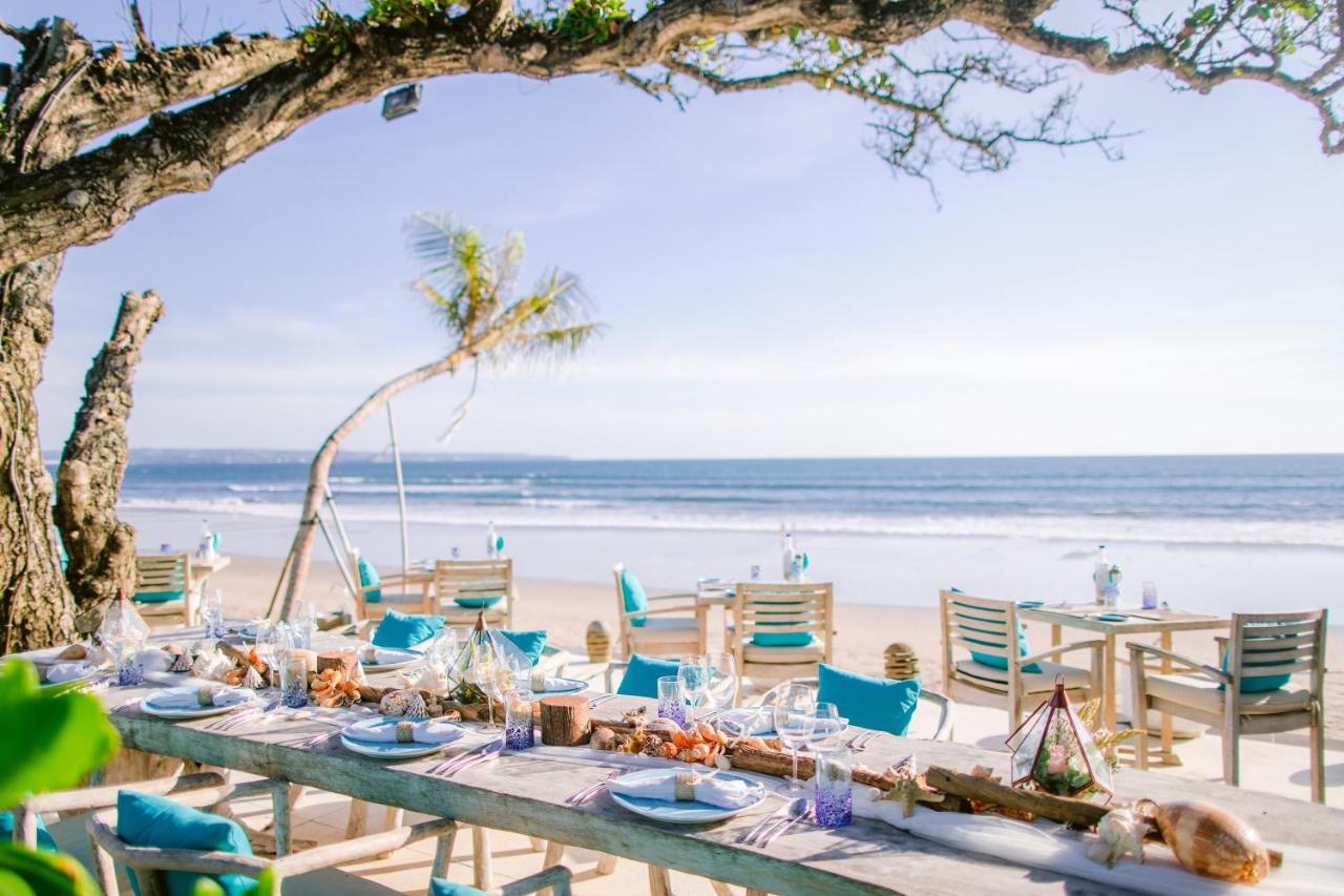 The Seminyak Beach Resort & Spa Exterior foto Beachfront dining at the resort