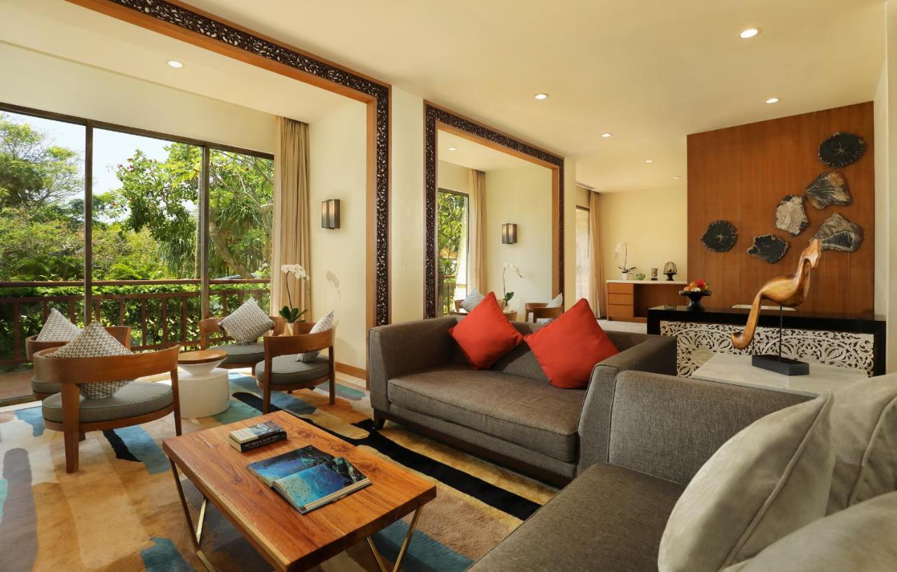 The Seminyak Beach Resort & Spa Exterior foto Living room of a suite