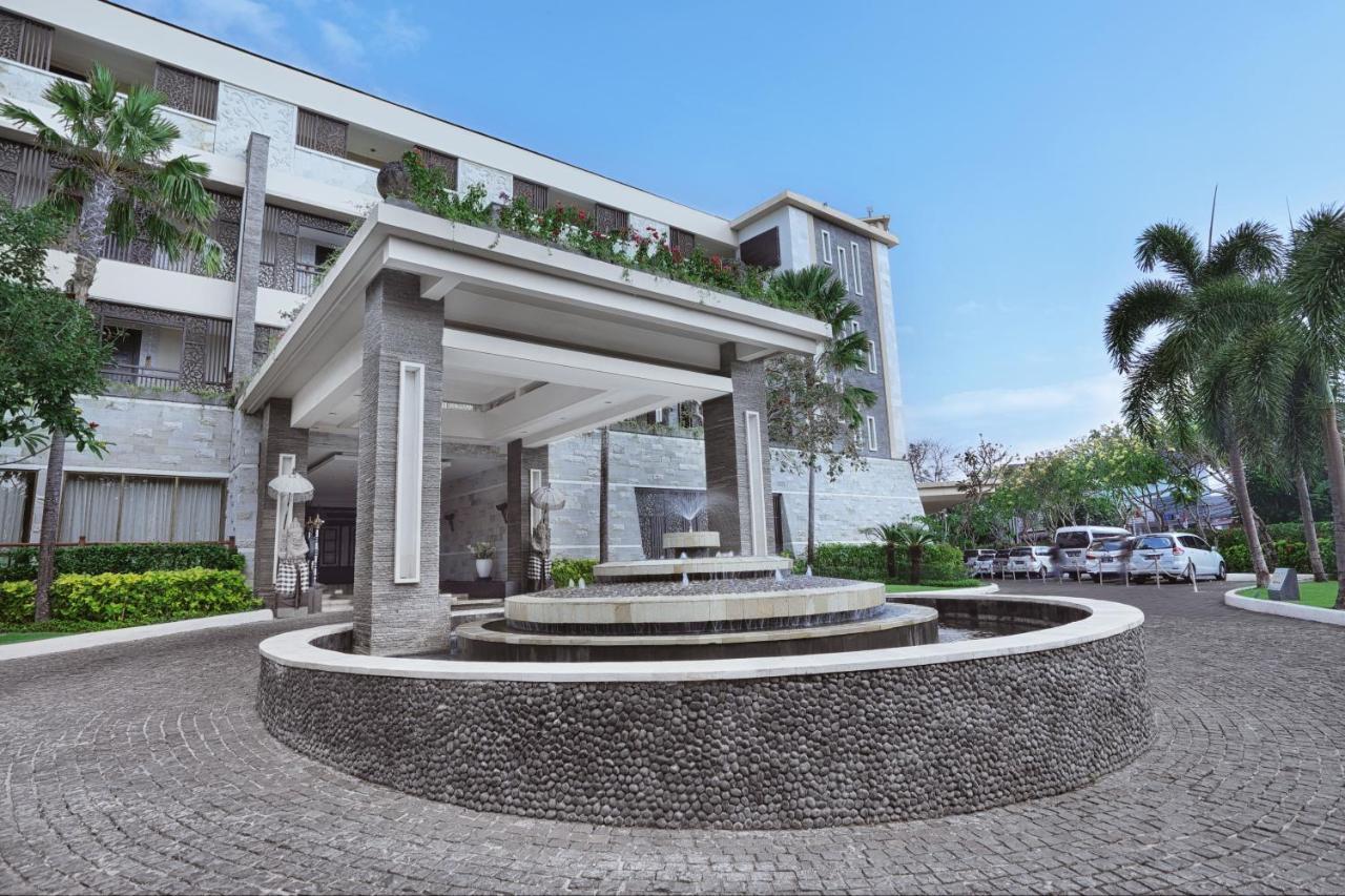 The Seminyak Beach Resort & Spa Exterior foto The main entrance of the hotel